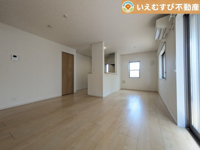 ご家族みんながゆったりくつろげるリビング　ゆとりの空間でくつろいだり遊んだり、家族の時間が楽しみですね♪