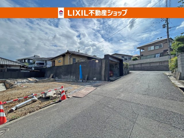 接道状況：一方　北側　接道7.4ｍ　公道　幅員5.2ｍ
