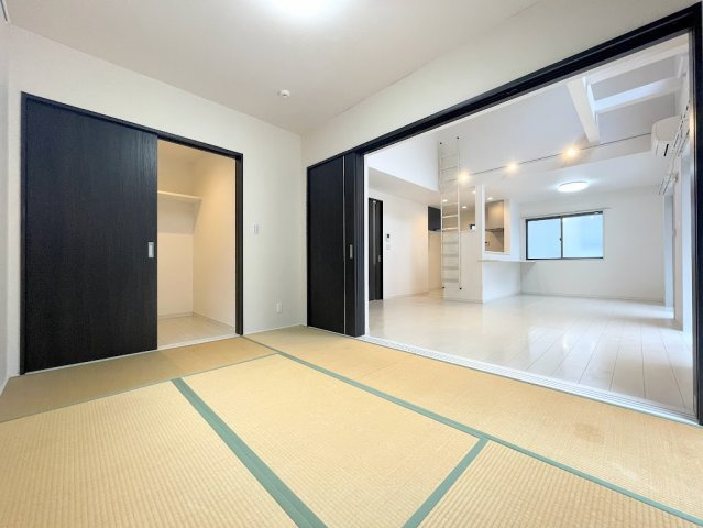 ◆リビングと同じ階にもう一部屋配置。来客時の客間として利用できますし、リモートワーク部屋としても利用可能です。