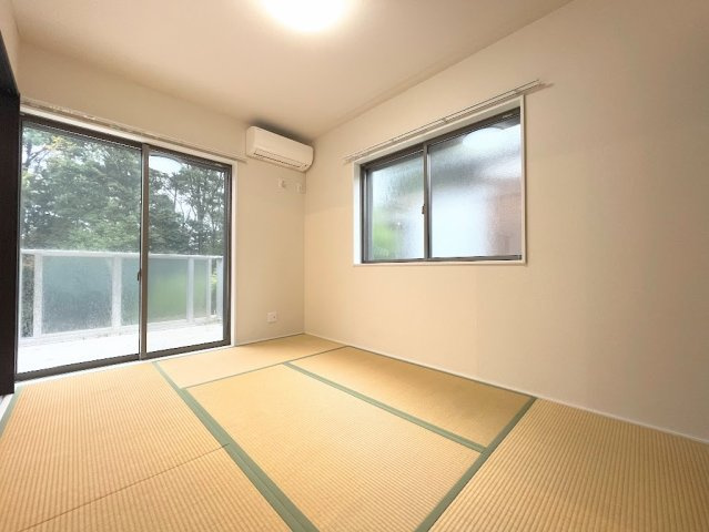 ◆リビングと同じ階にもう一部屋配置。来客時の客間として利用できますし、リモートワーク部屋としても利用可能です。