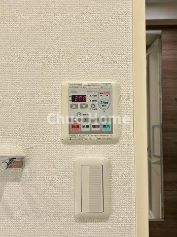 【浴室乾燥機】暖房・冷風・換気・乾燥が可能です。毎日を快適に過ごせるうれしい機能が揃っています。雨の日の洗濯物も安心です。