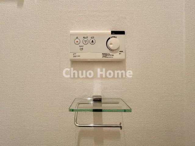 【ウォシュレット】清潔に使いたいお手洗いには最適な設備です。もちろんウォームレットも標準装備です。