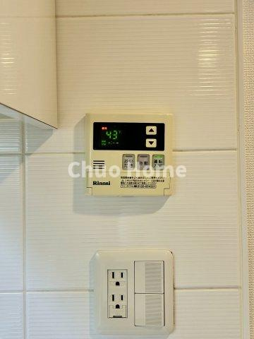 【給湯リモコン】外での一日を忘れさせてくれるオートバス機能でお好みの湯量・温度に調整された浴槽。