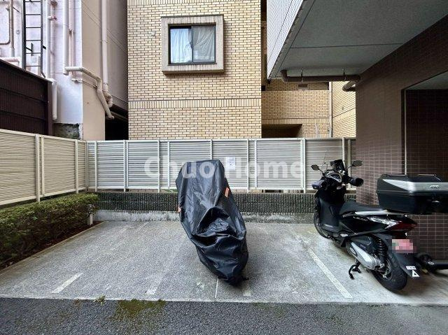 【バイク置場】最新の空き状況や費用などの詳細は担当スタッフまでお問い合わせください。