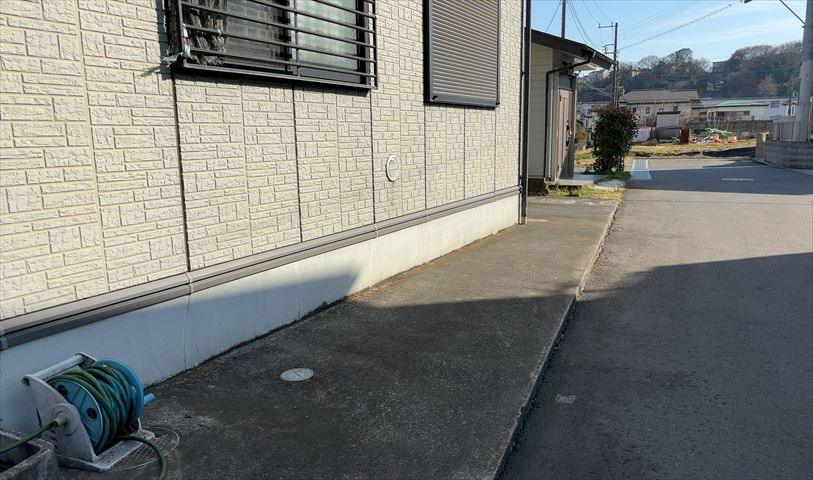 木造住宅とは土台、壁、柱など建築物の強度を支える構造体の材に木が使用されている構造を指します。構造体は建物の自重を支えるだけではなく風圧や水圧、積裁荷重などあらゆる衝撃に耐えるための基礎です。　