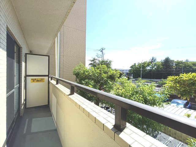 【バルコニー】　西向きバルコニー。