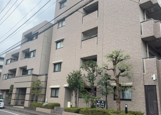 眺望の良さを楽しめるダイニングキッチンで家族団らんの時間を過ごしてはいかがでしょうか。バルコニーから見える景色を家族で眺める時間は、時間が経つのを忘れてしまいそうですね。是非、現地を見に行きましょう！