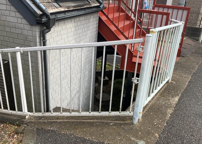 庭があることでガーデニングや家庭菜園はもちろん、こどもの遊び場やペットを放して遊ぶことができます。また、家の周囲に余裕があるということです。隣地との間があれば、十分な日当たりと、風通しが確保できます。