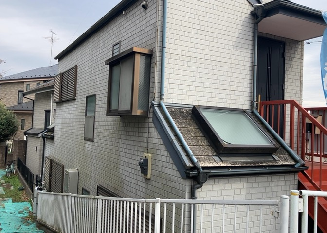 住宅用の土地では前面道路に2m以上接していなければならないと法律で定められています。しかし、お持ちの車のサイズやライフスタイルなどにより、2mでは利便が悪い場合もございますので、事前に確認しましょう。