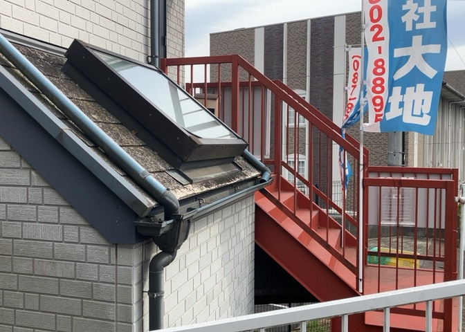 敷地内に散水栓や立水栓があると便利です。水道水を直接利用できるため、水を運ぶ手間を省くことが出来ます。大量の水を必要とする洗車作業や清掃などに役立ちます。その他設備とあわせて、現地でご確認ください。