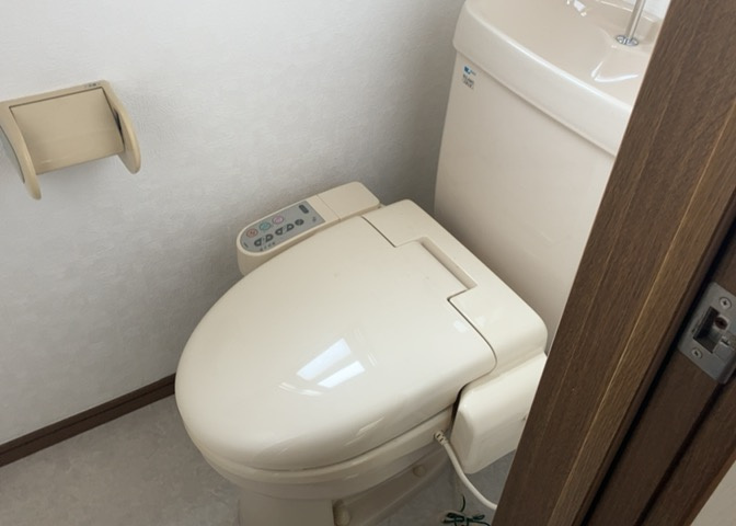 トイレは大きさや形、機能、抗菌性などが異なる多種多彩なタイプが各メーカーから出ています。それぞれに良さがあるため、事前にどういったタイプのトイレがいいのかをご家庭内で決めて、内見に行くといいでしょう。