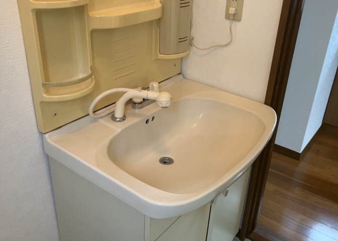洗面化粧台では顔を洗ったり、身だしなみを整えることが本来の使い方ですが、用途によっては洗面化粧台に求められる機能が違ってくるため、ご自身や家族のライフスタイルに合ったものを選ぶことをおすすめ致します。