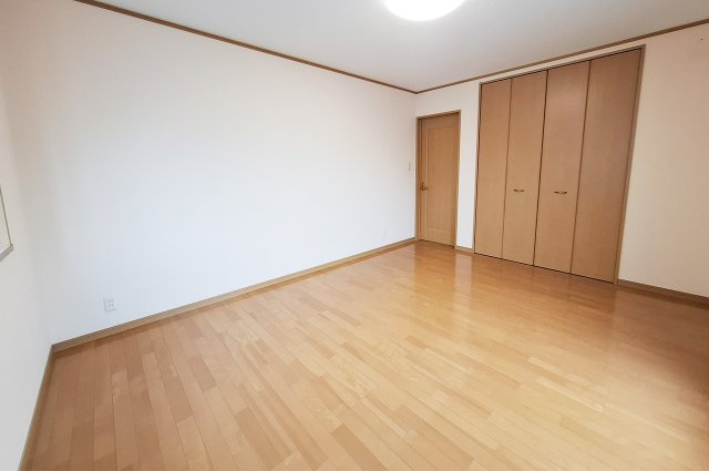 洋室1：約9帖の広々としたお部屋です。