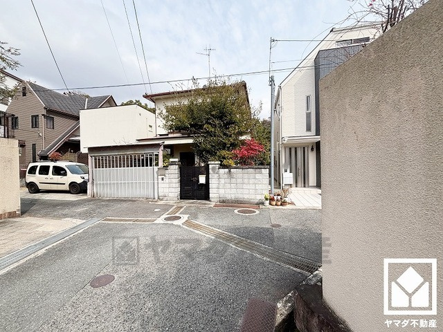 「セブンイレブン西宮樋之池町店」まで徒歩5分、「関西スーパー苦楽園店」まで徒歩8分、「スギ薬局苦楽園店」まで徒歩12分など、お買い物施設が徒歩圏内に複数あり便利な住環境です。