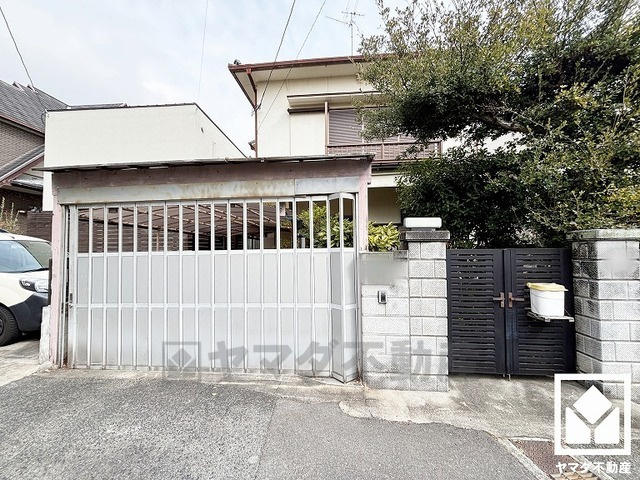 緑に囲まれた閑静な住宅地なので、穏やかな環境で四季折々の自然を感じながらお過ごしいただけます。