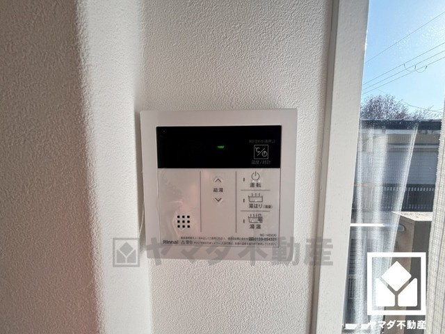 湯はりスイッチを押し、給湯栓を開けてお湯はりをすると、設定した湯量でお湯が自動的に止まるオートストップ機能付き。（給湯栓は開いたままなので、必ず閉めてください）