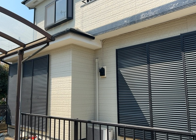 木造住宅とは土台、壁、柱など建築物の強度を支える構造体の材に木が使用されている構造を指します。構造体は建物の自重を支えるだけではなく風圧や水圧、積裁荷重などあらゆる衝撃に耐えるための基礎です。
