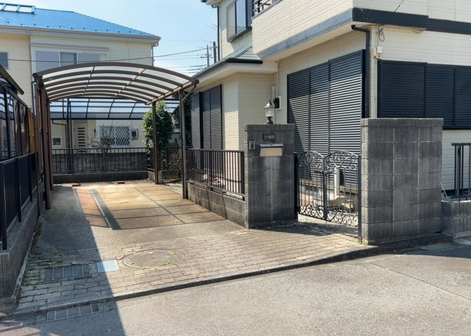 南側道路の場合は長い時間光を入れ込むことができるため、庭やリビングを道路側に持ってくることが多く土地価格も高い傾向にあります。一方北側道路だとリビングや庭が南側になりプライバシーを守ることができます。