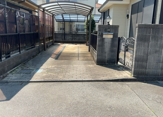 東側道路の場合は居室を南向きに設計しやすいため、朝日が入りやすいというメリットがあります。一方、西側道路も東側同様に居室を南向きに設計しやすいのですが、住宅地だと朝日が入りにくいという弱点があります。
