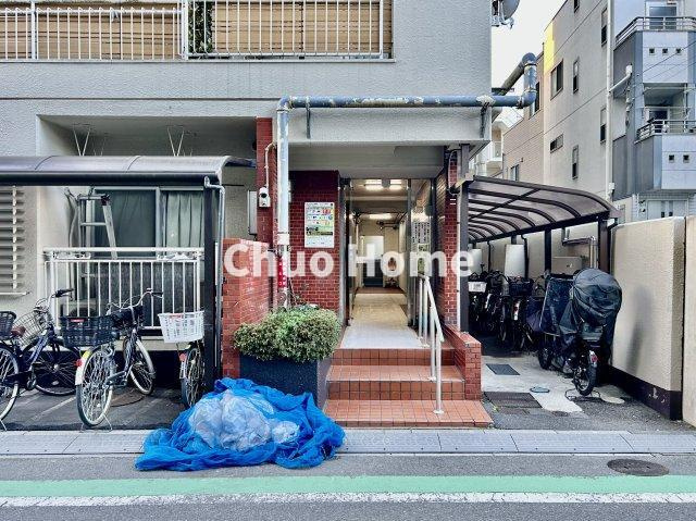 【エントランス】マンションのエントランスは、その物件の印象を決める、顔とも言える場所です。毎日通る場所ですからきれいなのが一番です。