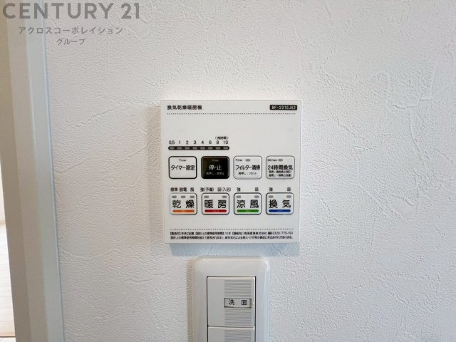 暖房機能があるため、冬場でも温かい浴室で入浴でき、乾燥機能があるため、水気を素早く取り除けます。また、換気機能があるため、湿気を素早く排出してカビや雑菌の発生を防ぐことができます。