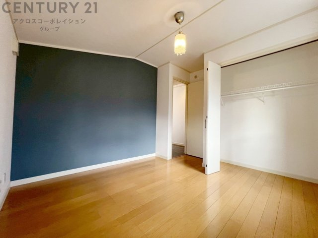 創造性や成長を促す遊びの空間を提供。学習や趣味に集中できる環境を整えます。個別のプライベートスペースは自己表現と自立心を育み、心地よい睡眠環境を整えリラックスできる場所を提供。