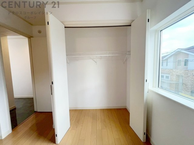 衣類やアクセサリー、小物類の収納が便利で整理整頓がしやすく、部屋の美観を保ちつつ、スペースを最大限に活用できます。衣服のしわやダメージを防ぎ、長持ちさせることができます。