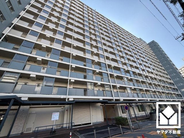 2基のエレベーターを設置し、待ち時間を短縮。快適な住まいへのアクセスをスムーズに。防犯カメラが設置されておりセキュリティにも配慮されています。