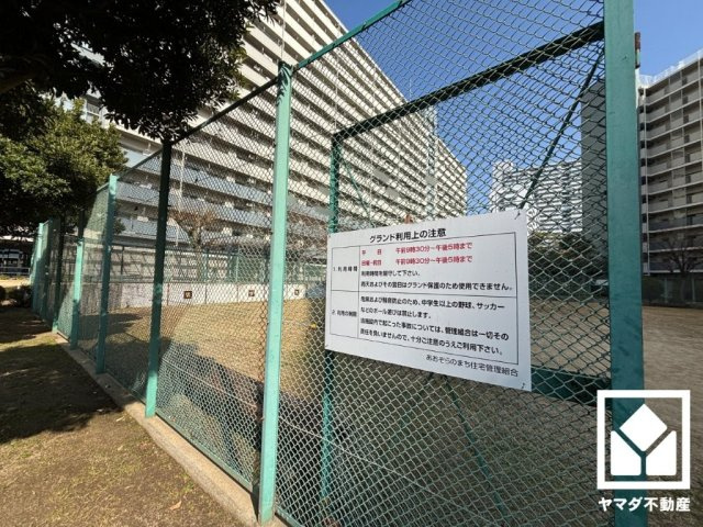 広々とした敷地内にはゆったりとした広場や砂場、すべり台・ブランコなどの遊具のある公園が数多く整備されており、子育て世帯の方にもお勧めです。