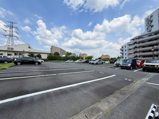 敷地内駐車場　2台駐車可能