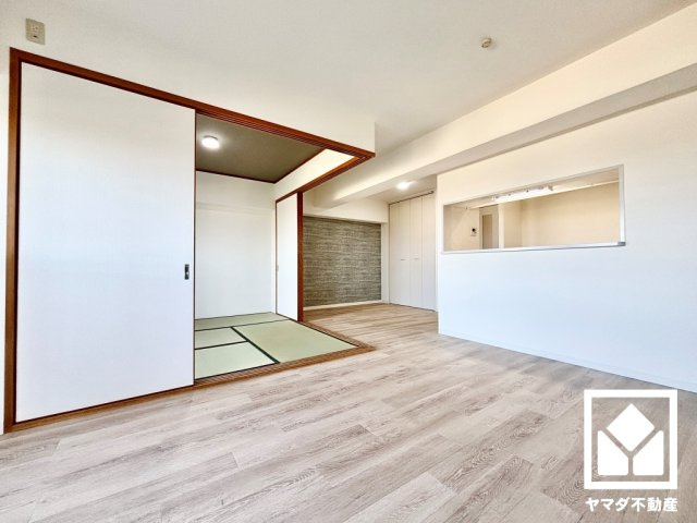 広々18帖のLDKが魅力。家族全員がリラックスできる、ゆったりとした快適リビングで温かい団らんの時間を。