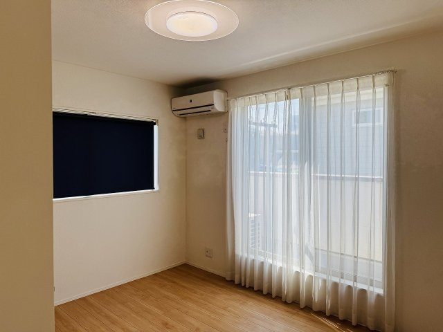 ～2階南バルコニーに面している主寝室～