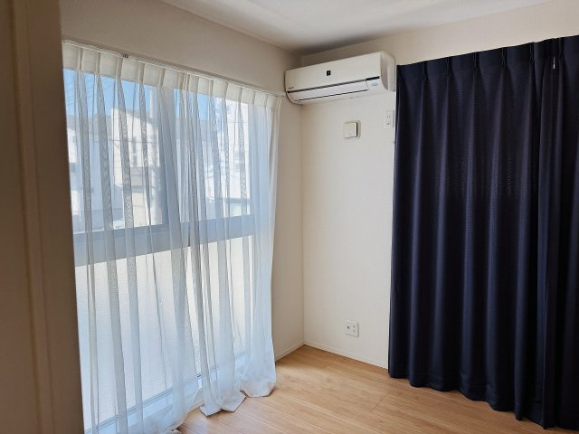 ～西側バルコニーに面しているお部屋です～