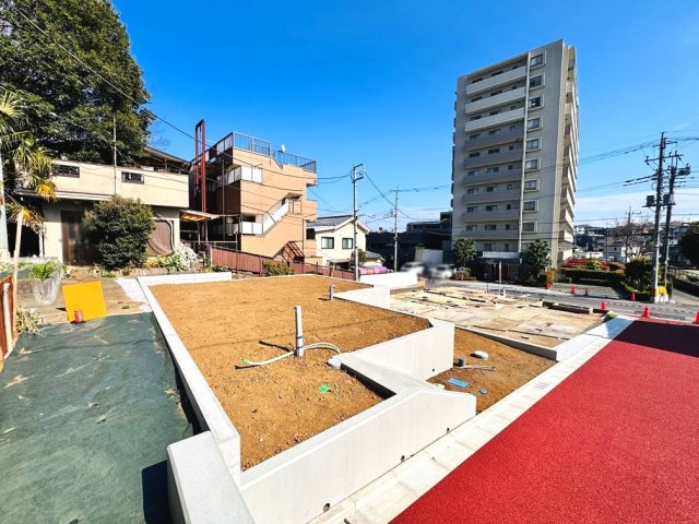 前面道路が広く車の駐車がラクラクです