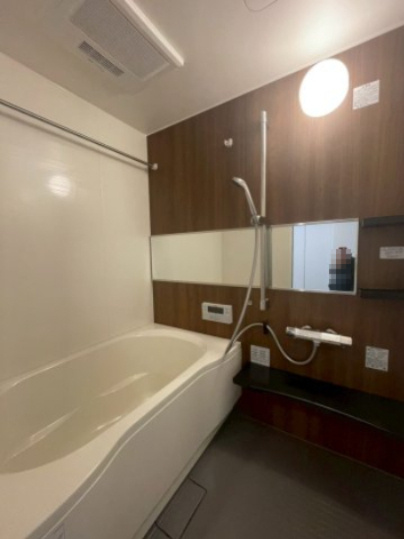 ゆったり足を延ばしてくつろげる広さのある浴室です。