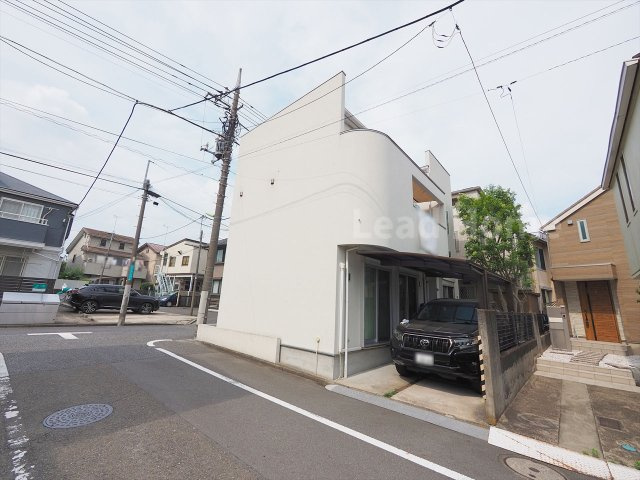 落ち着いた街並みになじむ素敵な佇まいが印象的！日々の通勤やお子様の送迎も快適にスタートできます♪