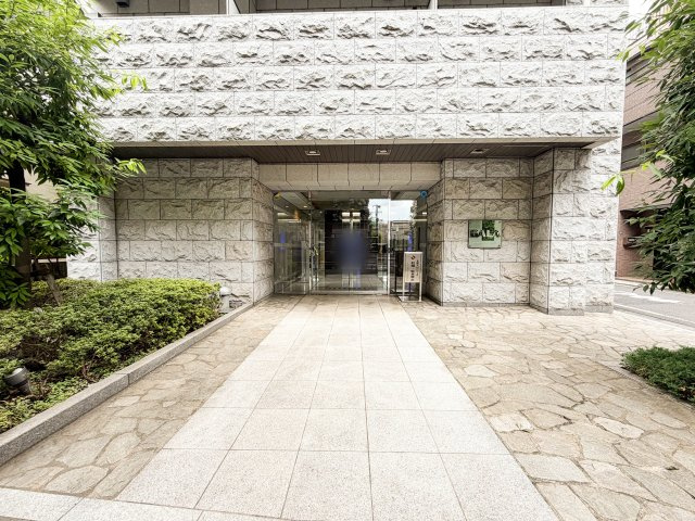 マンションエントランスです。
