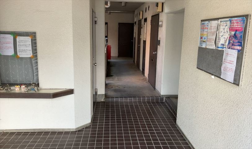 マンションのエントランスには、もともと風よけや防犯の役割がありますが、マンションによって宅配ボックスなどの設備が備わっている所もあります。日々の生活をイメージしながら生活しやすさをチェックしましょう。