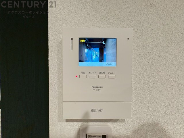 訪問者が来たときにテレビ画面で確認できるため、安心してドアを開けられます。録画機能があるものもあり、留守中に来訪者を記録しておくことができます。利便性が高く、セキュリティ面でも安心です。　