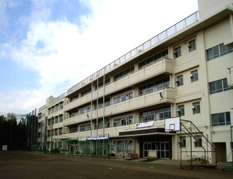 横浜市立都田中学校まで（1200m）昨今では珍しい生徒数が多い学校です