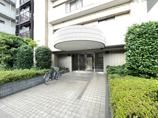 マンションの顔でもある、高級感漂うエントランス。　