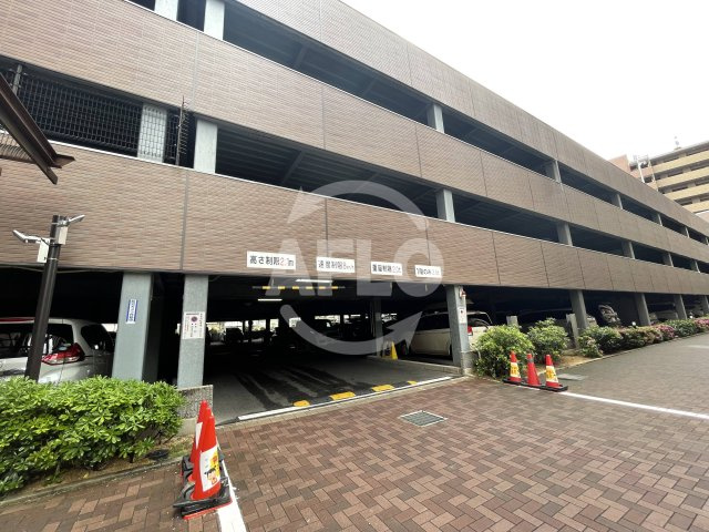 キングスクエアランドレックスC棟　駐車場