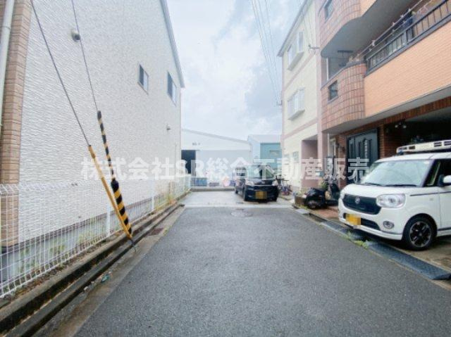 前面道路含む現地写真です