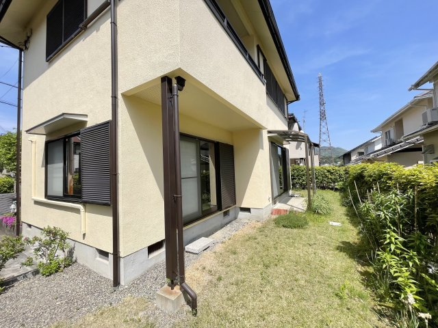 陽光あふれる南面の庭付き。のんびりとくつろげる、開放的なプライベート空間が魅力です。