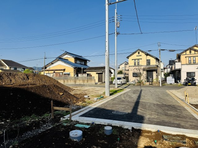 ～閑静で落ち着きのある住宅地内　建築条件の付いていない売地です～