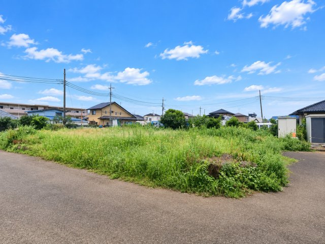 約82坪のゆとりある土地。農園や資材置場としてご検討いただけます。