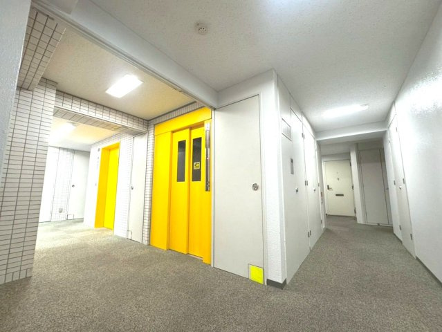 【内廊下】　陽当りや通風性など各所に施された工夫で住みやすさを実現。部屋の大きさや周辺環境・街並など、資料には掲載していない情報が現地にはたくさんございます。是非ご確認下さい。　