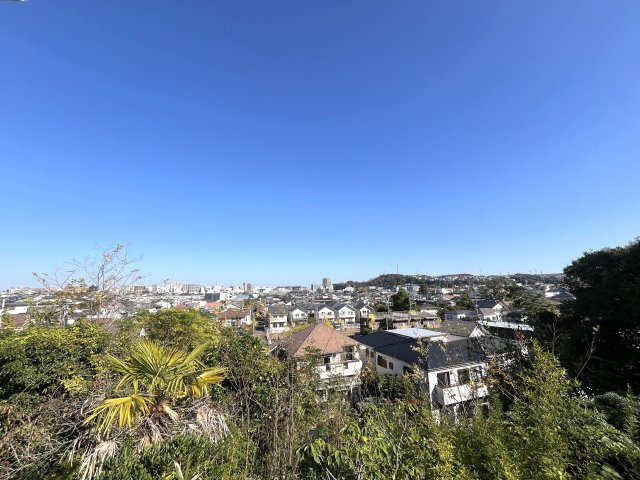 物件南東側の眺望になります、高台に位置しており閑静な住宅地にございます。　