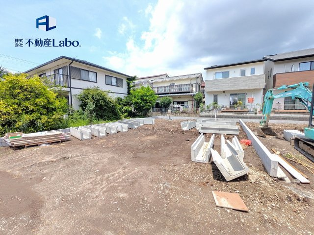 ●キッチン●　人気の対面式キッチン♪おご家族との会話やリビング全体の様子も見えて安心♪キッチン横幅は2.5ｍ以上あり調理スペースやシンクも広くお料理がしやすいキッチンとなっています♪