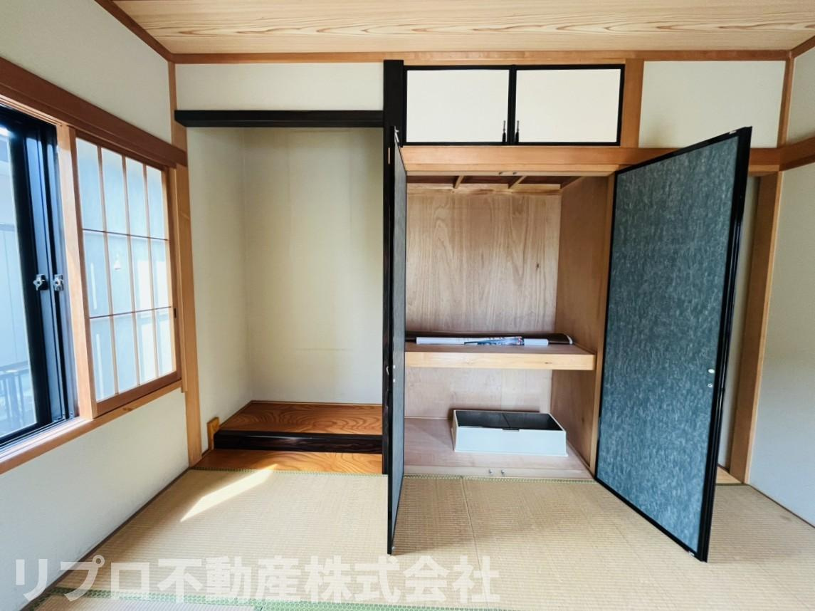 床の間、押入れ収納スペースもゆったりと♪
